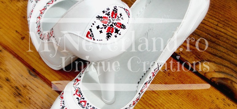 Pantofi pictati "Traditional Design"