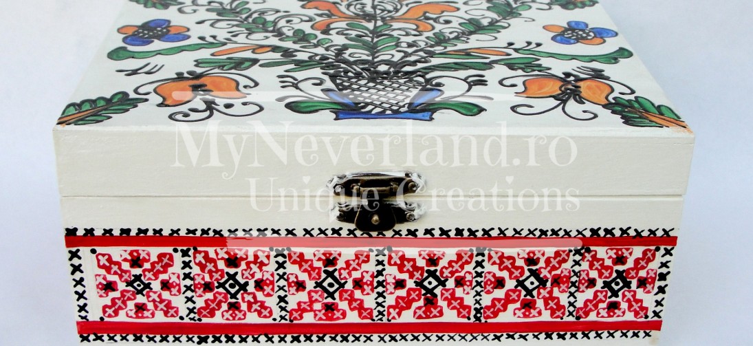 Cutie pentru bijuterii "Red Traditional Designs"