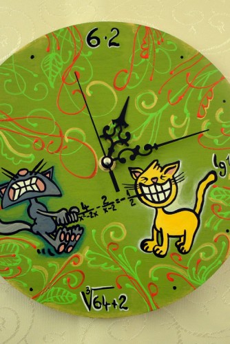 Ceas de perete "Cats fighting over math"